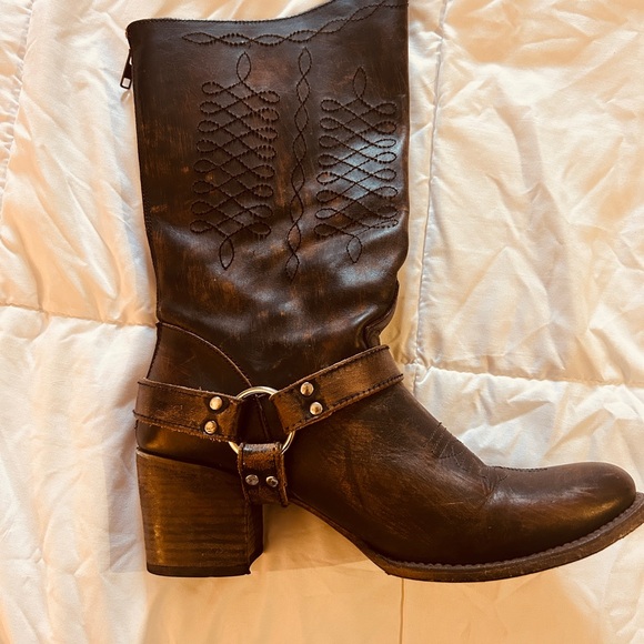 Freebird Shawna Brown Boots - Picture 5 of 6